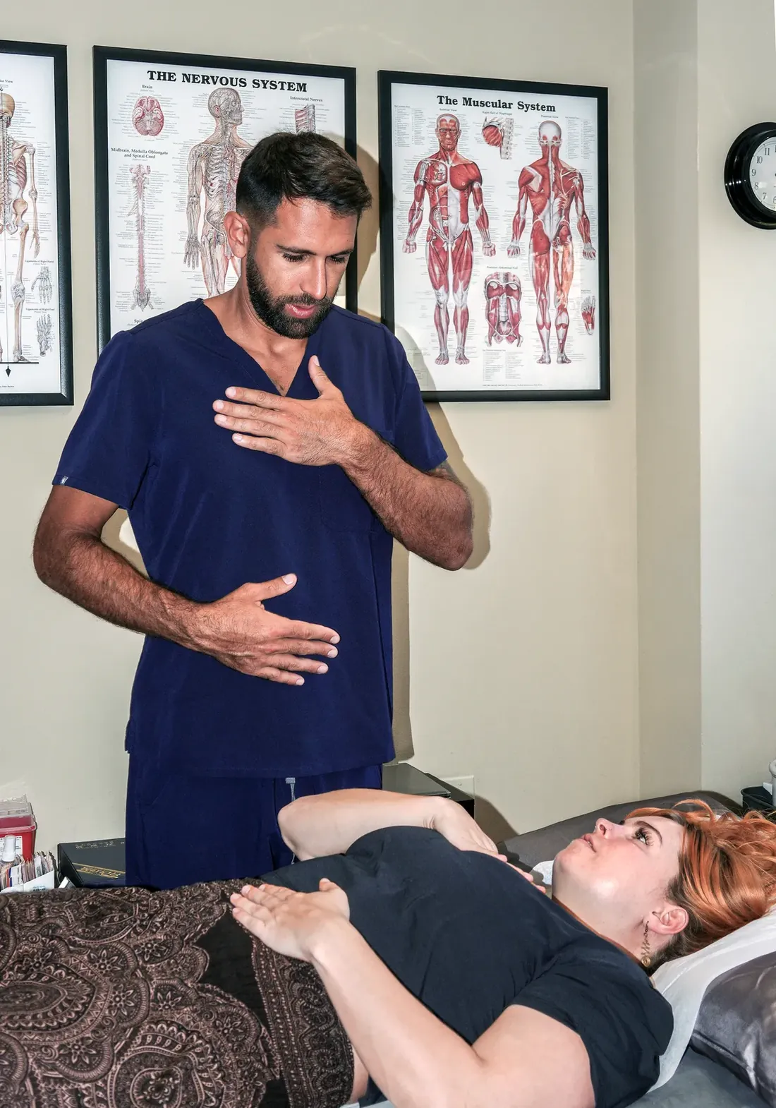 Coaching a breathing pattern, hand on chest and belly